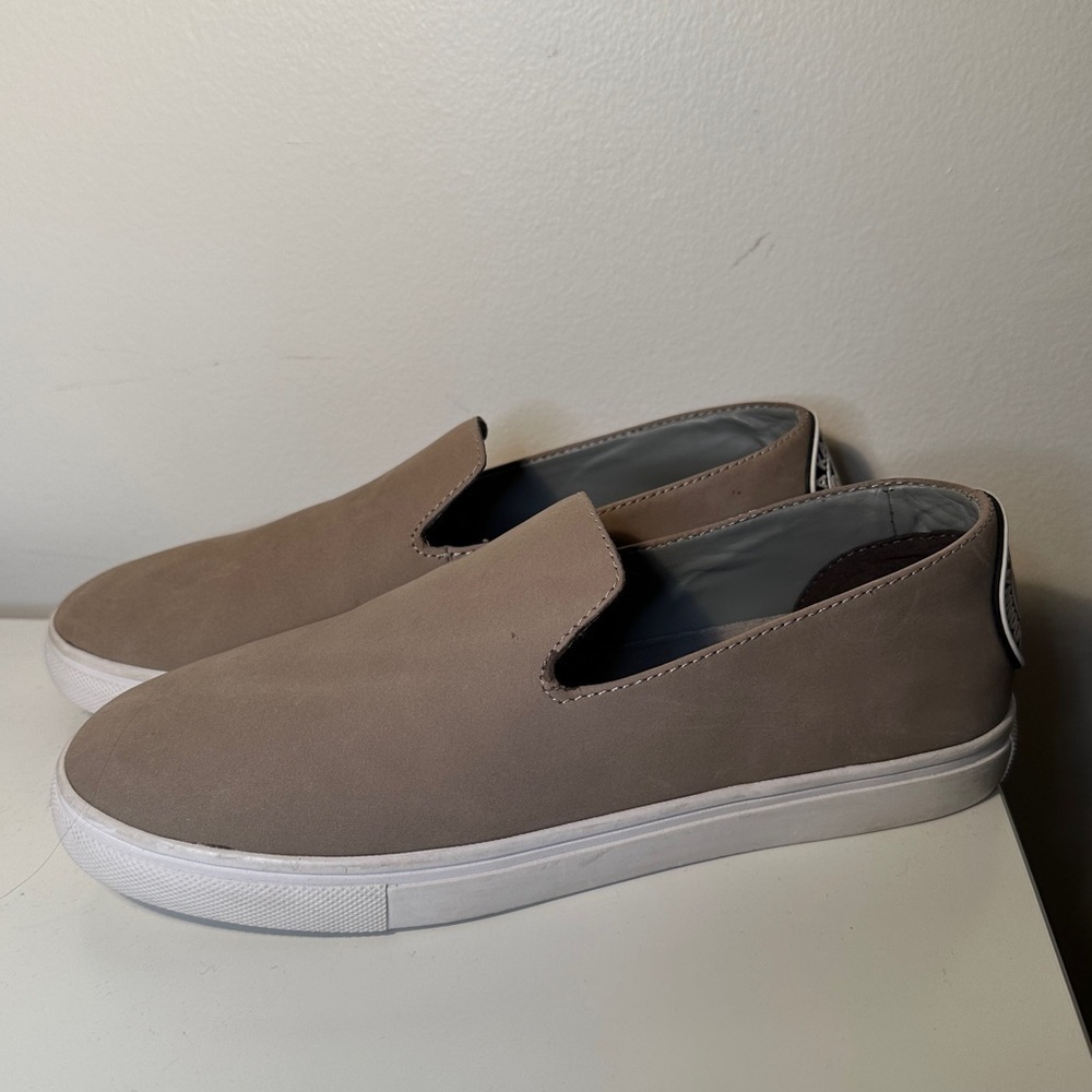 DKNY Womens Jilian Leather Low Top Slip On Gray Nubuck Size 8